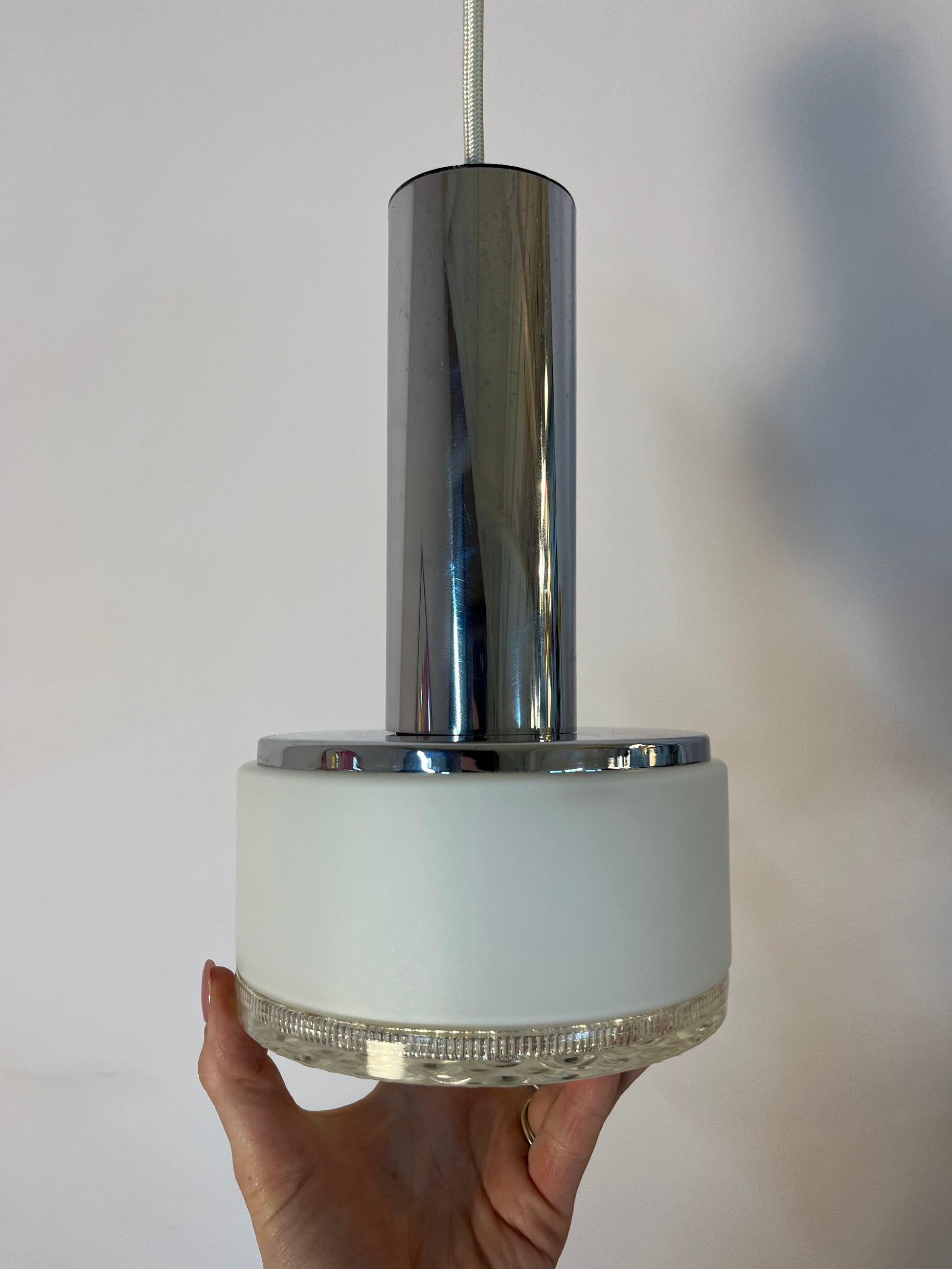 Hängelampe weiß Glas Chrom aus den Niederlanden