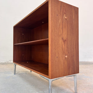 Regal Teak mit neuen Chromfüßen