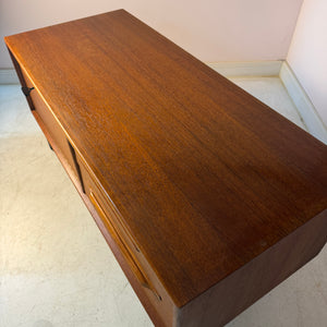 Kleines Lowboard Teak mit neuen Füßen von Riestenpatt