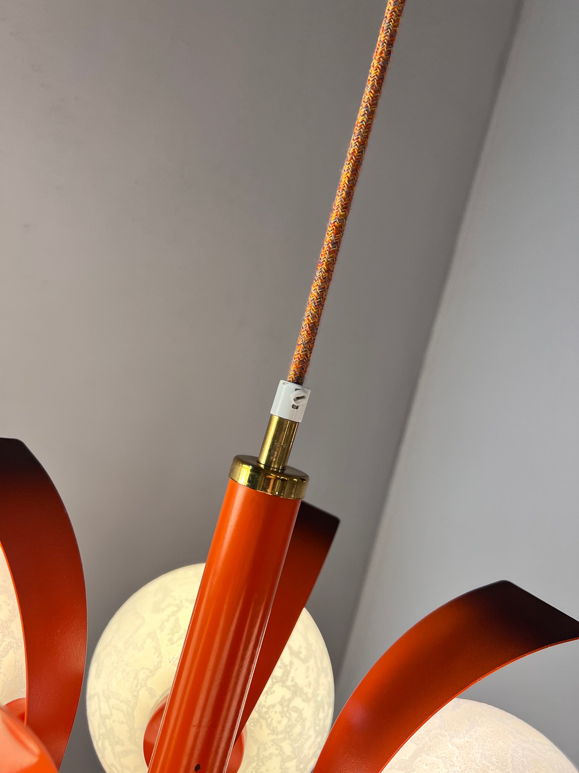 Kronleuchter weiß orange von Richard Essig