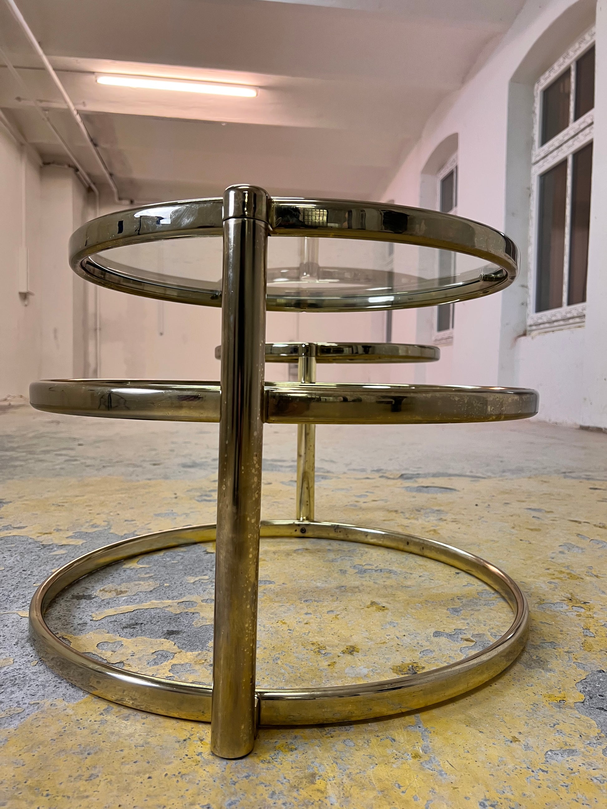 Runder Couchtisch Messing Glas mit drehbaren Tischplatten