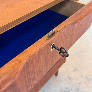 Kommode Teak mit Schloss aus Dänemark