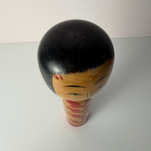 Japanische Kokeshi Holzfigur handbemalt