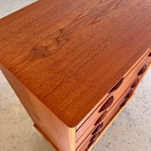 Kommode Teak mit Details in Eiche & Muschelgriffen aus Dänemark