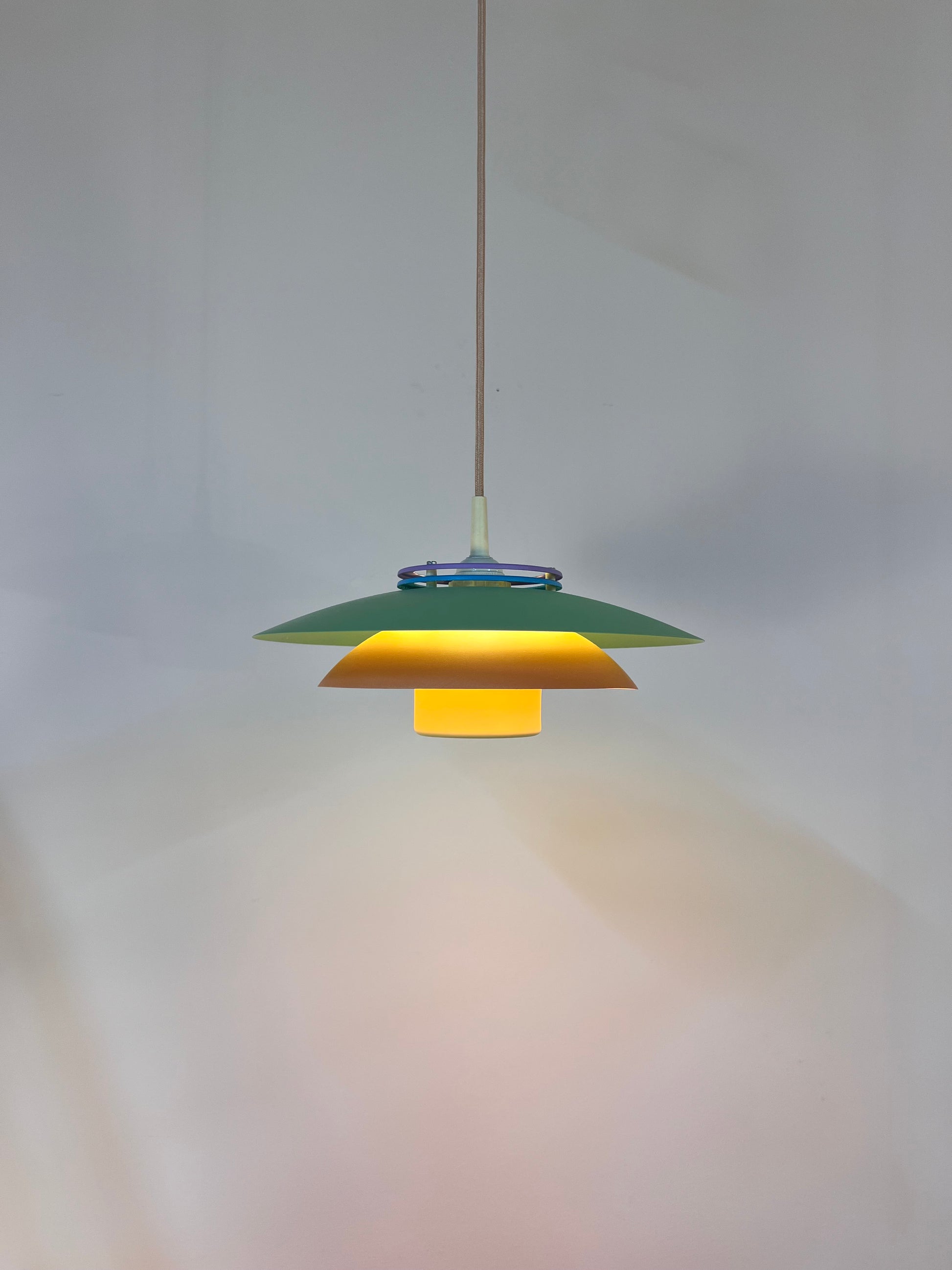 Lamellenlampe neu lackiert, Dänemark
