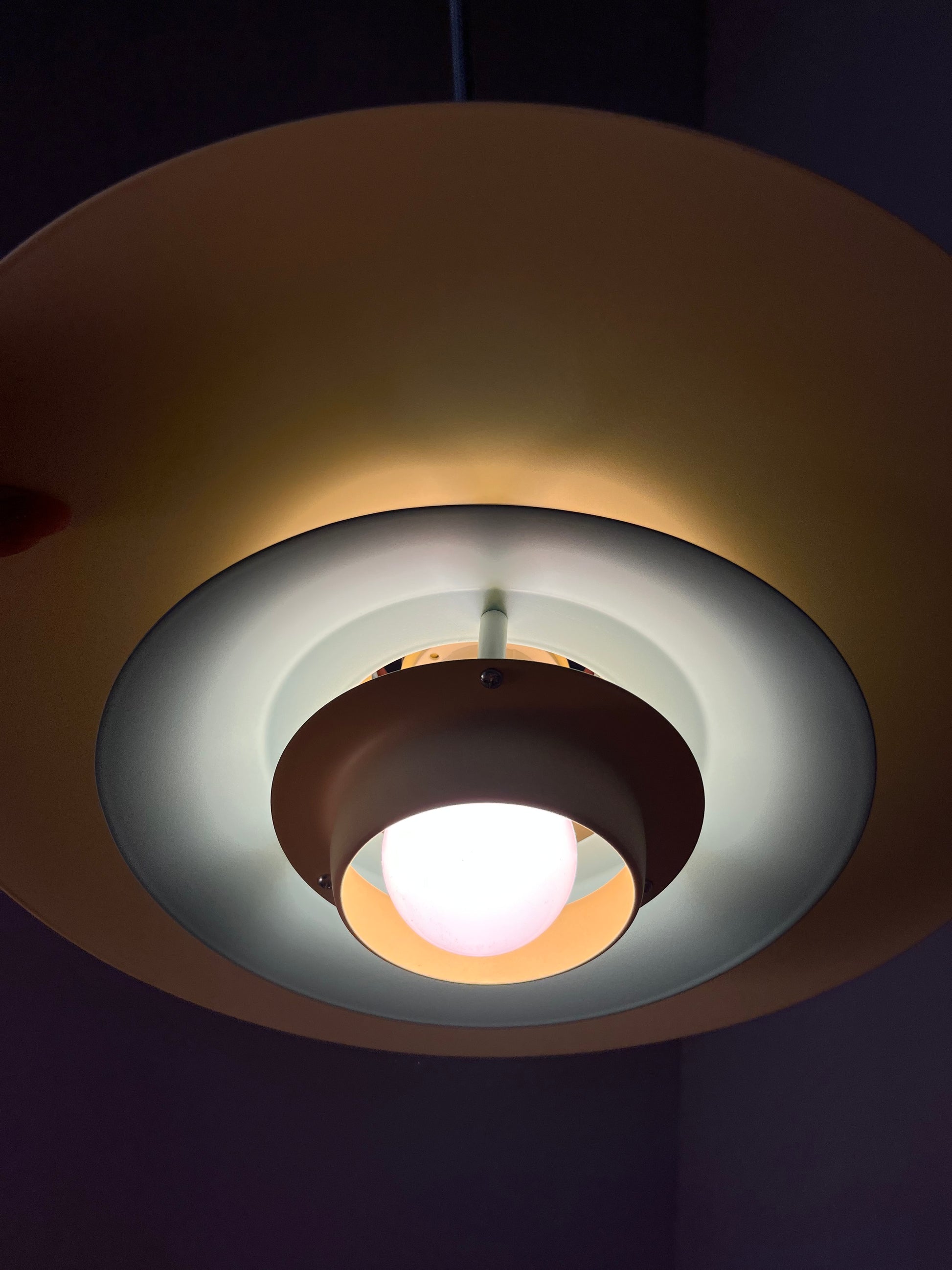 Lamellenlampe neu lackiert flieder gelb mint aus Dänemark