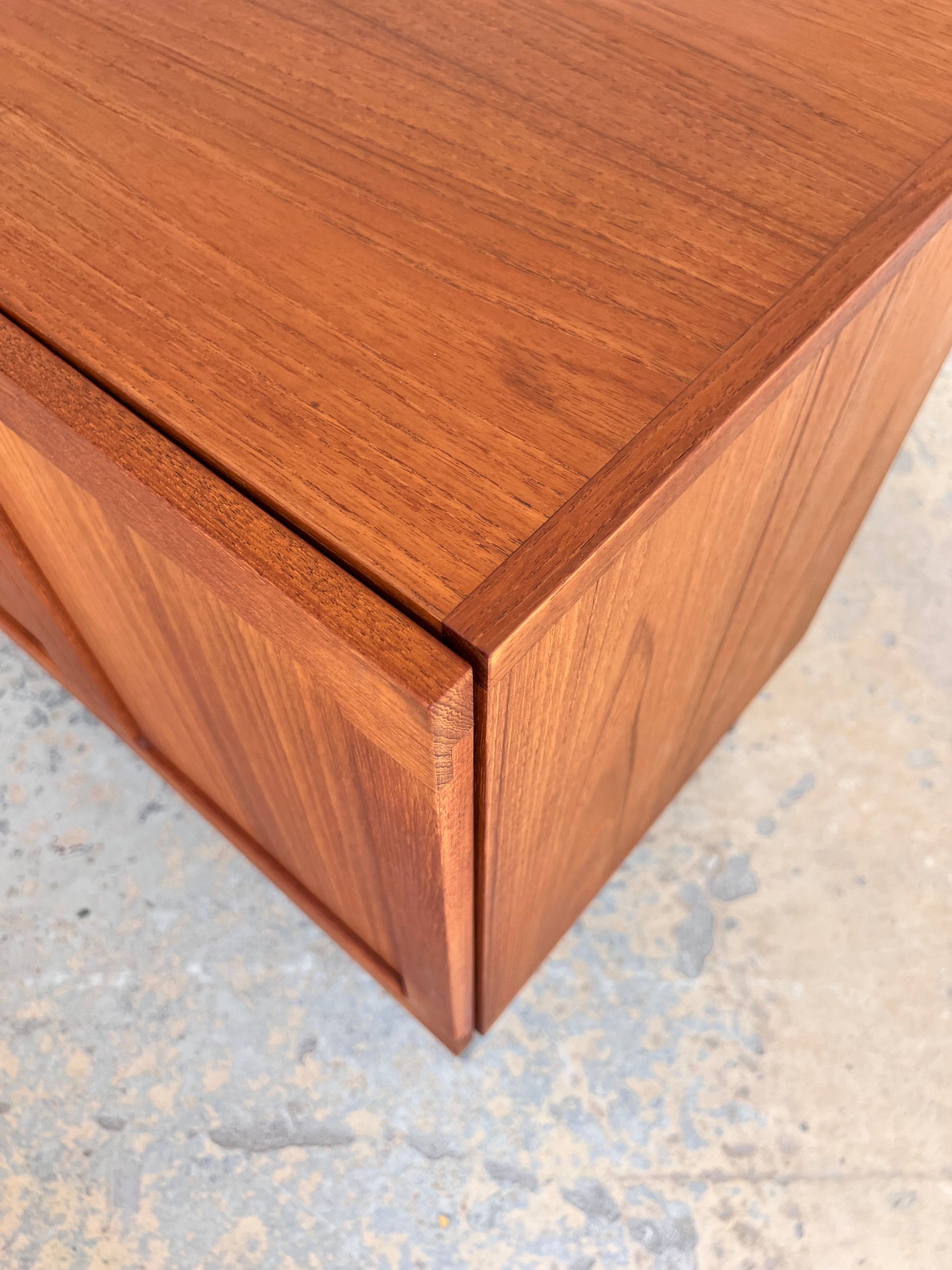 Kommode Teak mit Flügeltüren & neuen Chromfüßen von H. W. Klein für Bramin