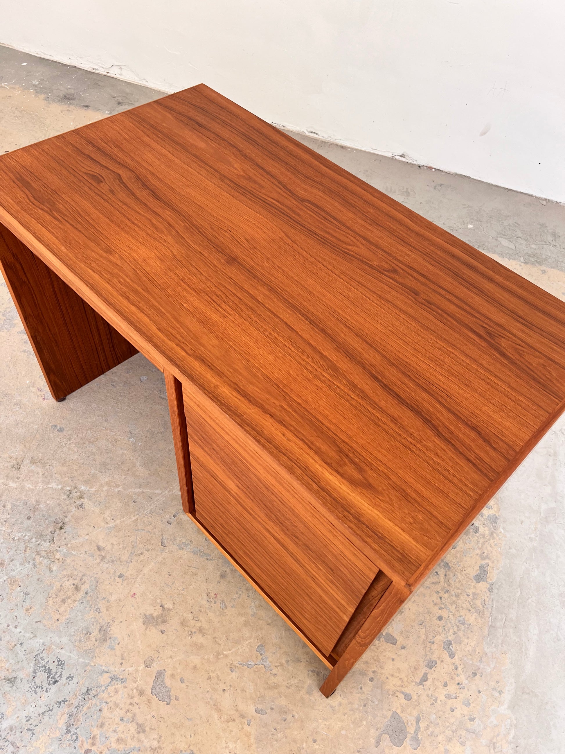 Schreibtisch Teak mit extra Laptop-Fach aus Dänemark