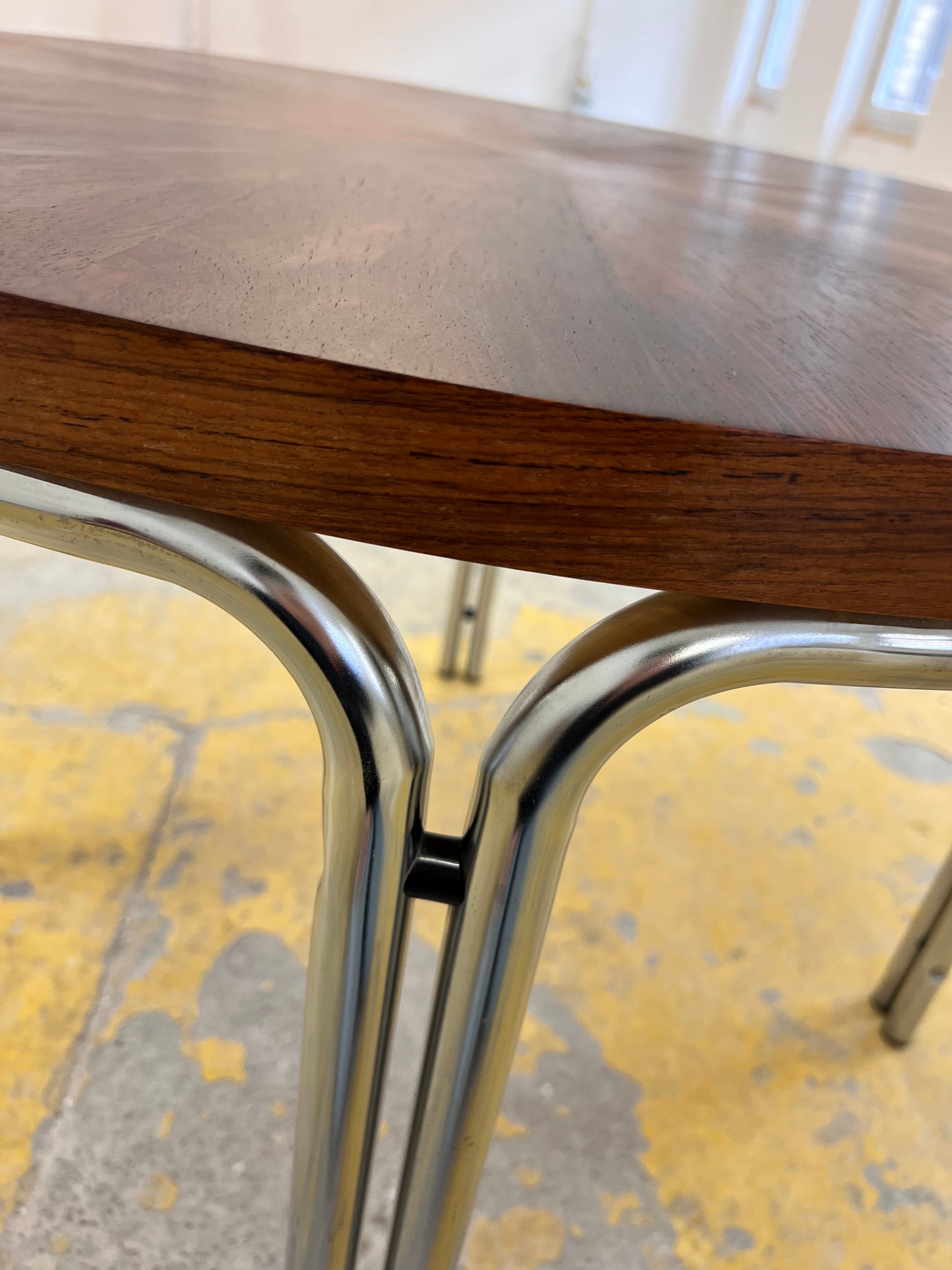 Runder Esstisch Palisander & Chrom