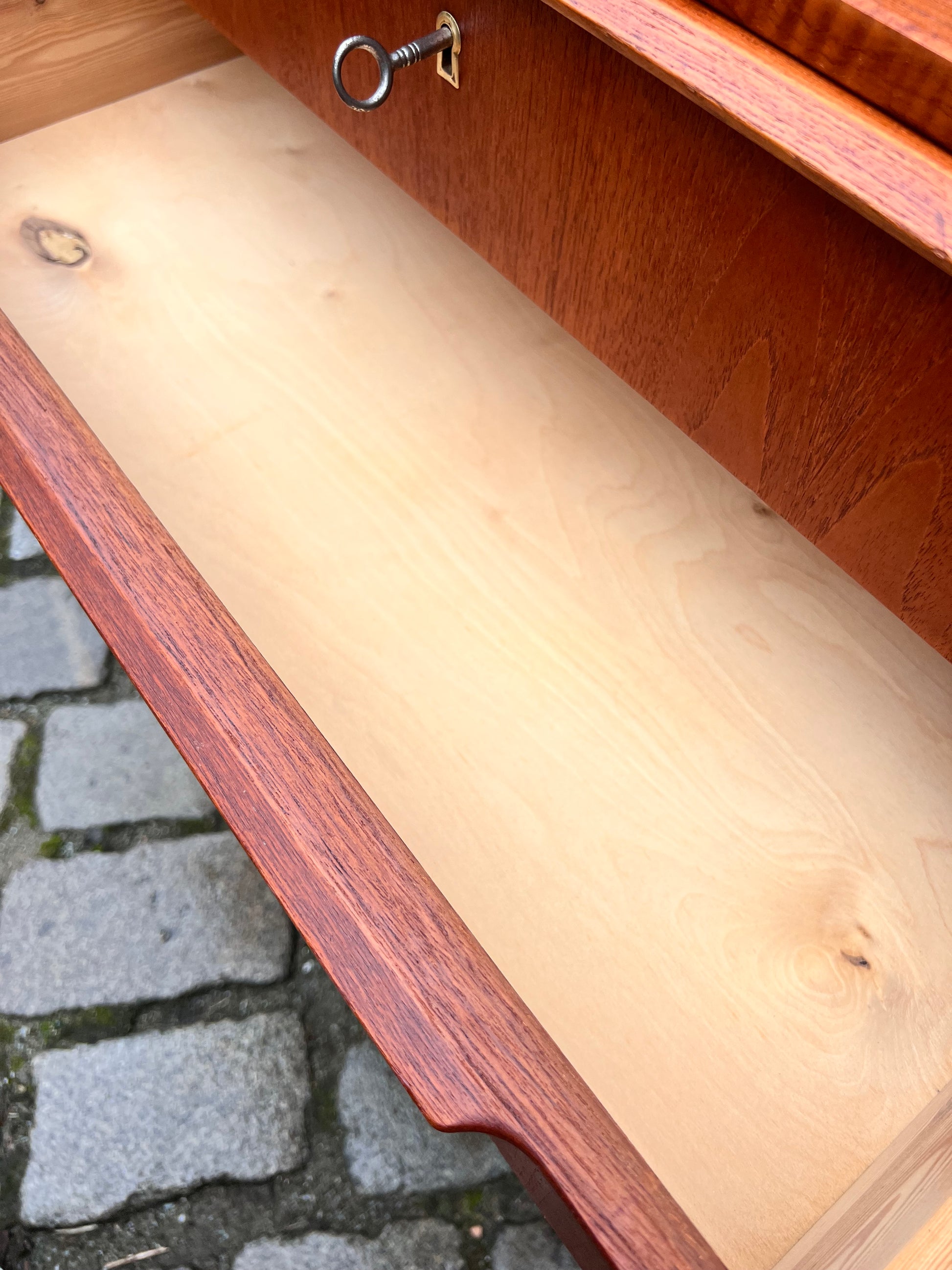 Kommode Teak mit Schloss aus Dänemark