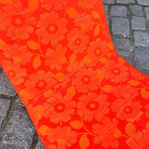 Sessel mit Tulpenfuß orange creme 70er