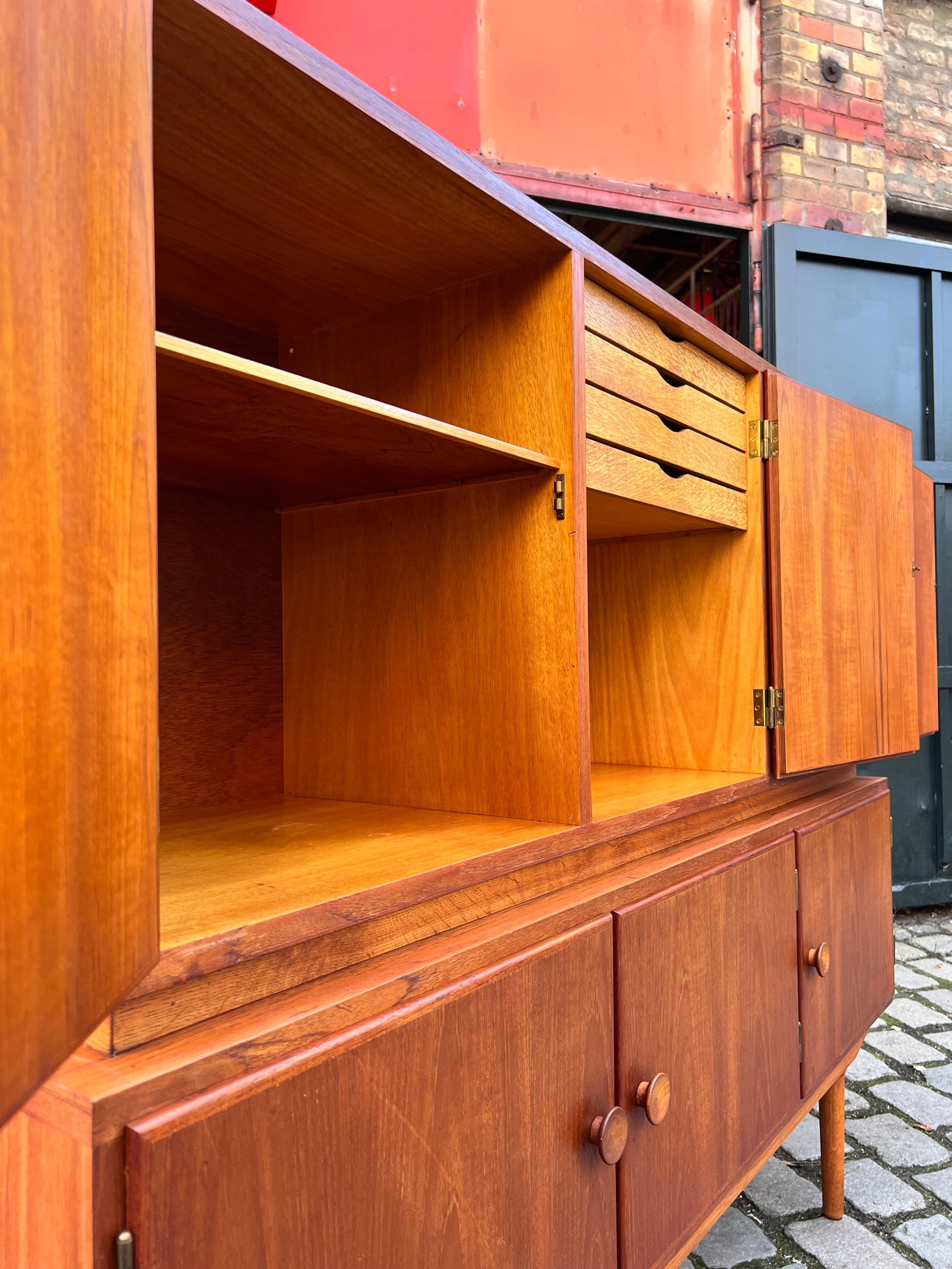 Highboard Teak mit runden Griffen