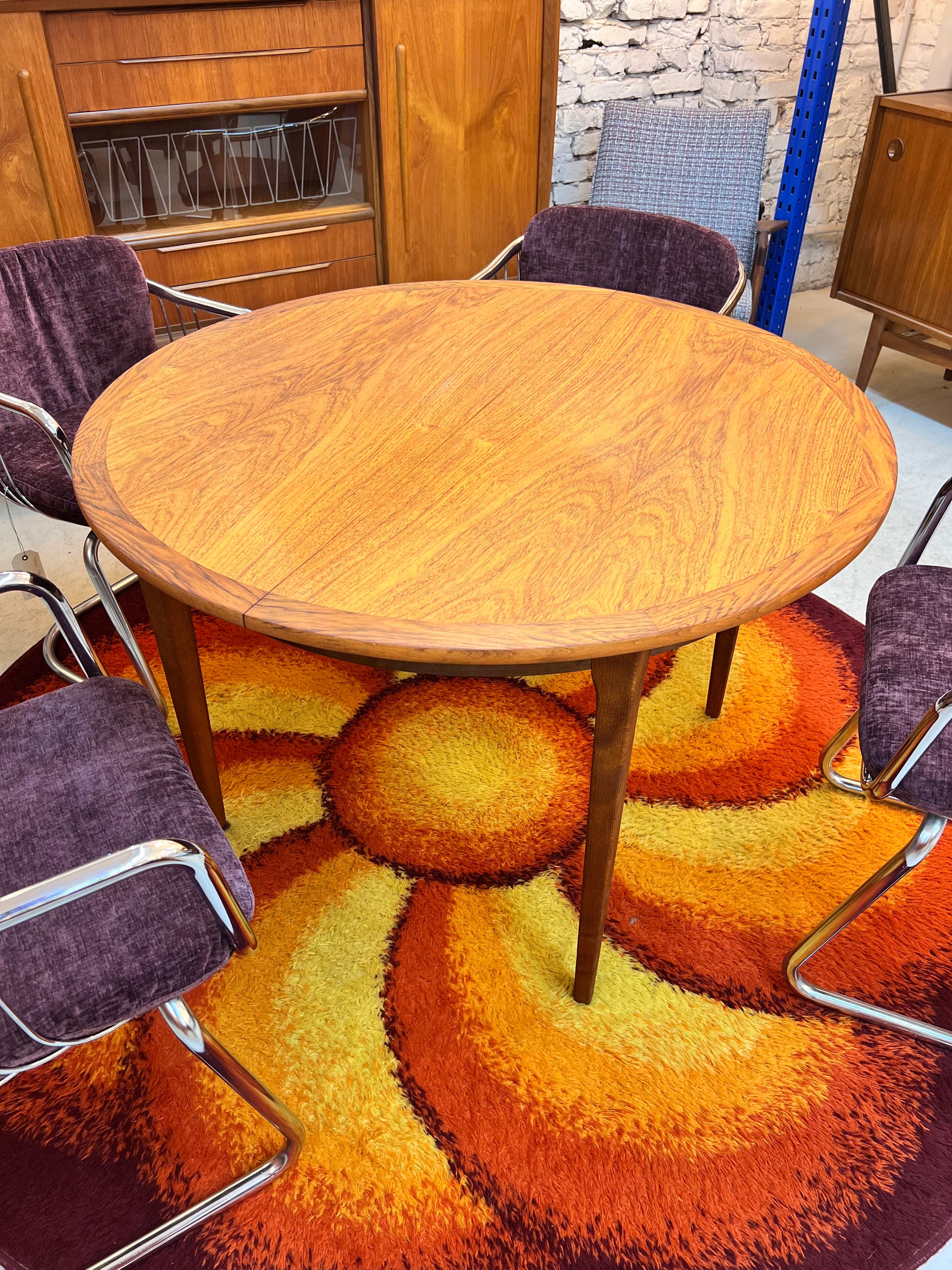 Runder Esstisch Teak mit Butterfly Auszug
