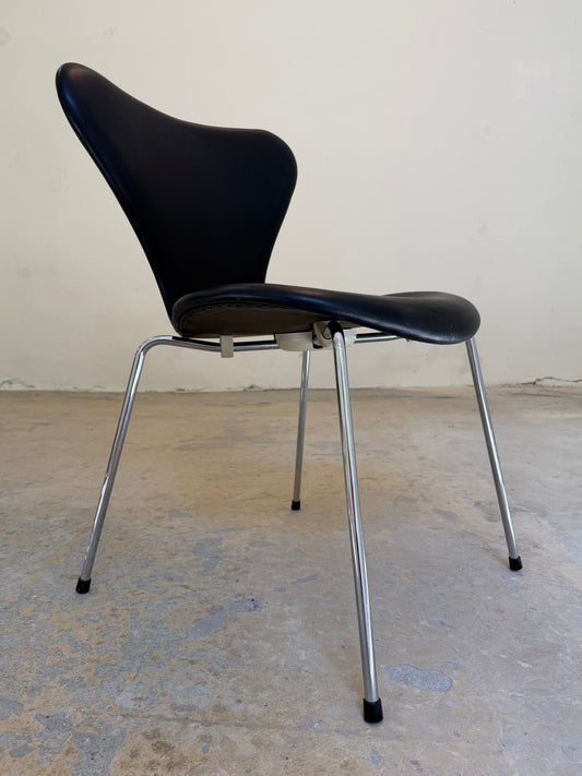 Polsterstuhl Serie 7 schwarz Echtleder von Arne Jacobsen für Fritz Hansen