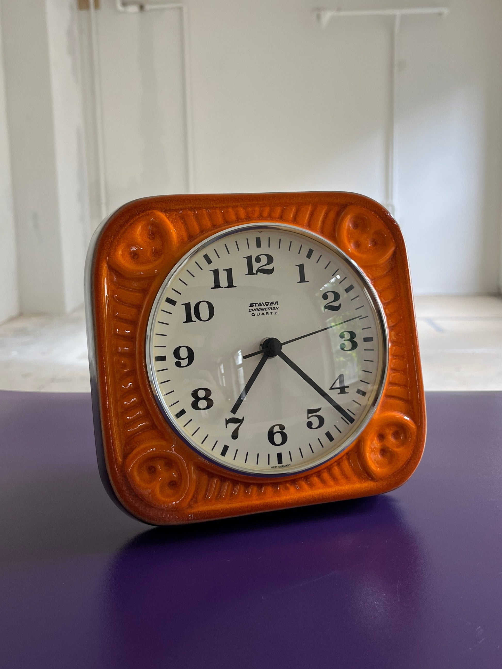 Wanduhr orange Keramik von Staiger