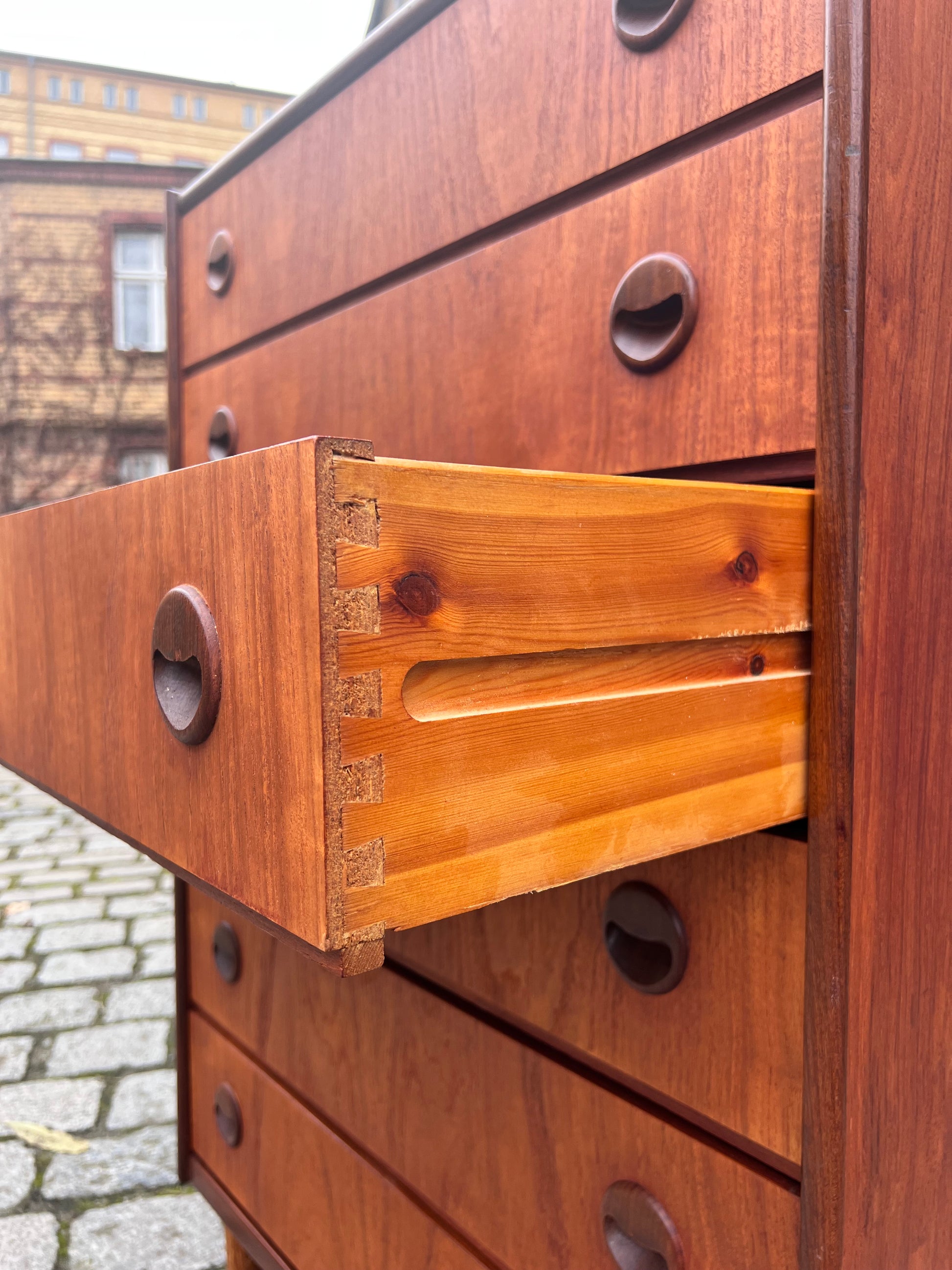 Kommode Teak mit runden Griffen