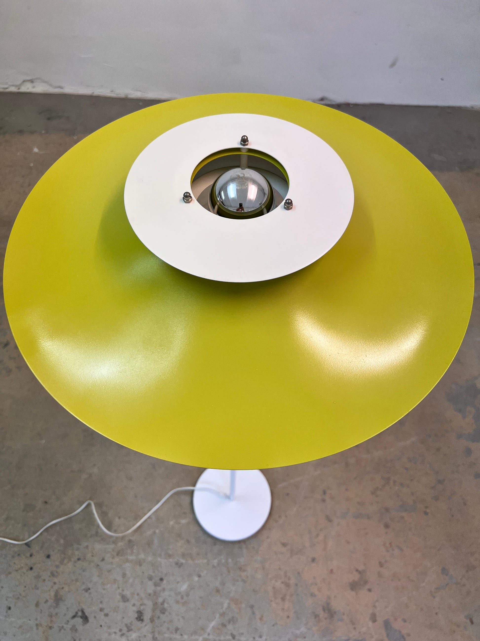 Stehlampe Typ 854 neu lackiert von Horn