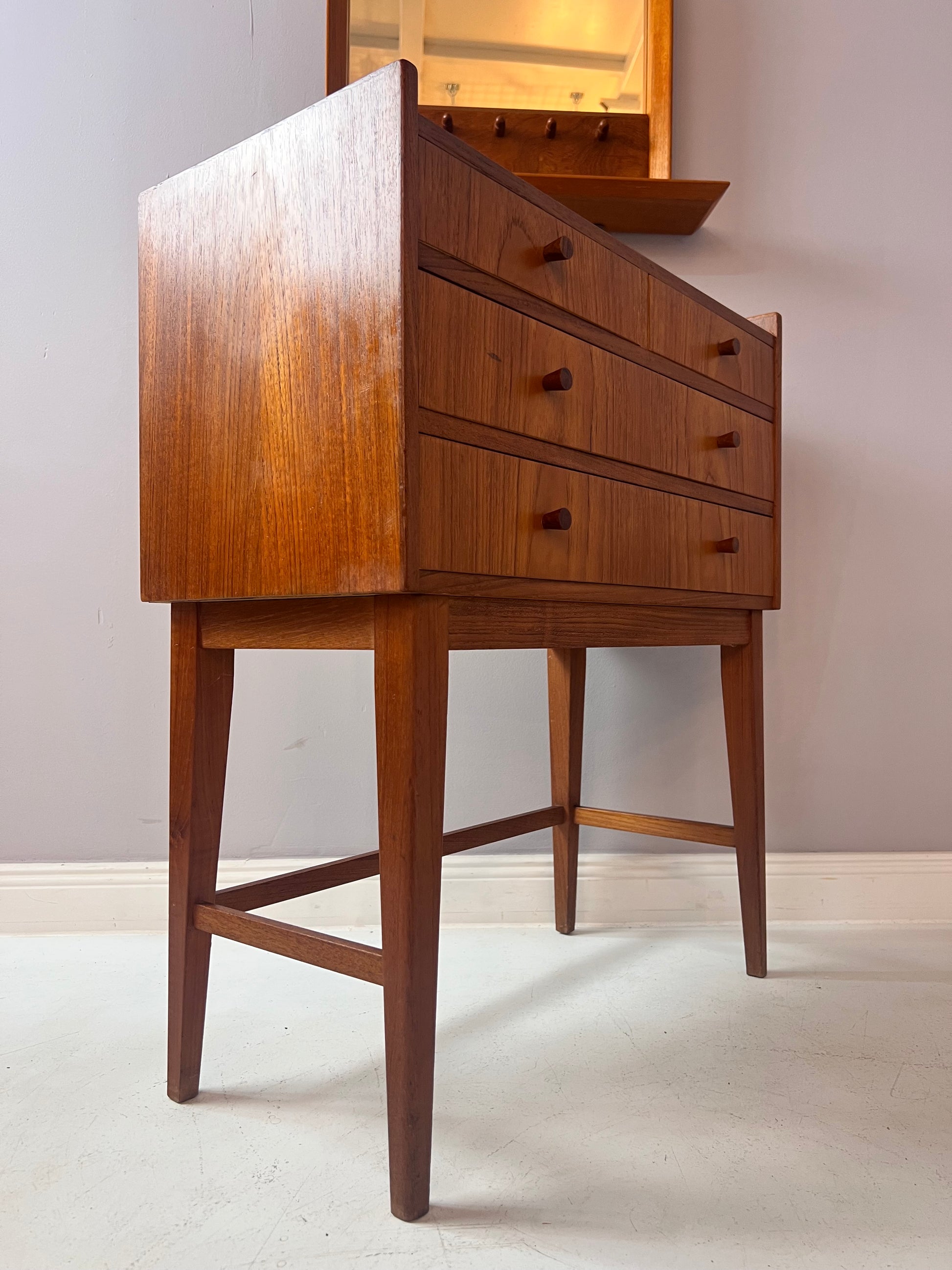 Set: Kommode mit Spiegel Teak