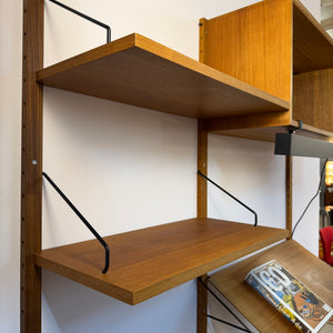 Wandregal Royal System Teak mit Lampe von Poul Cadovius