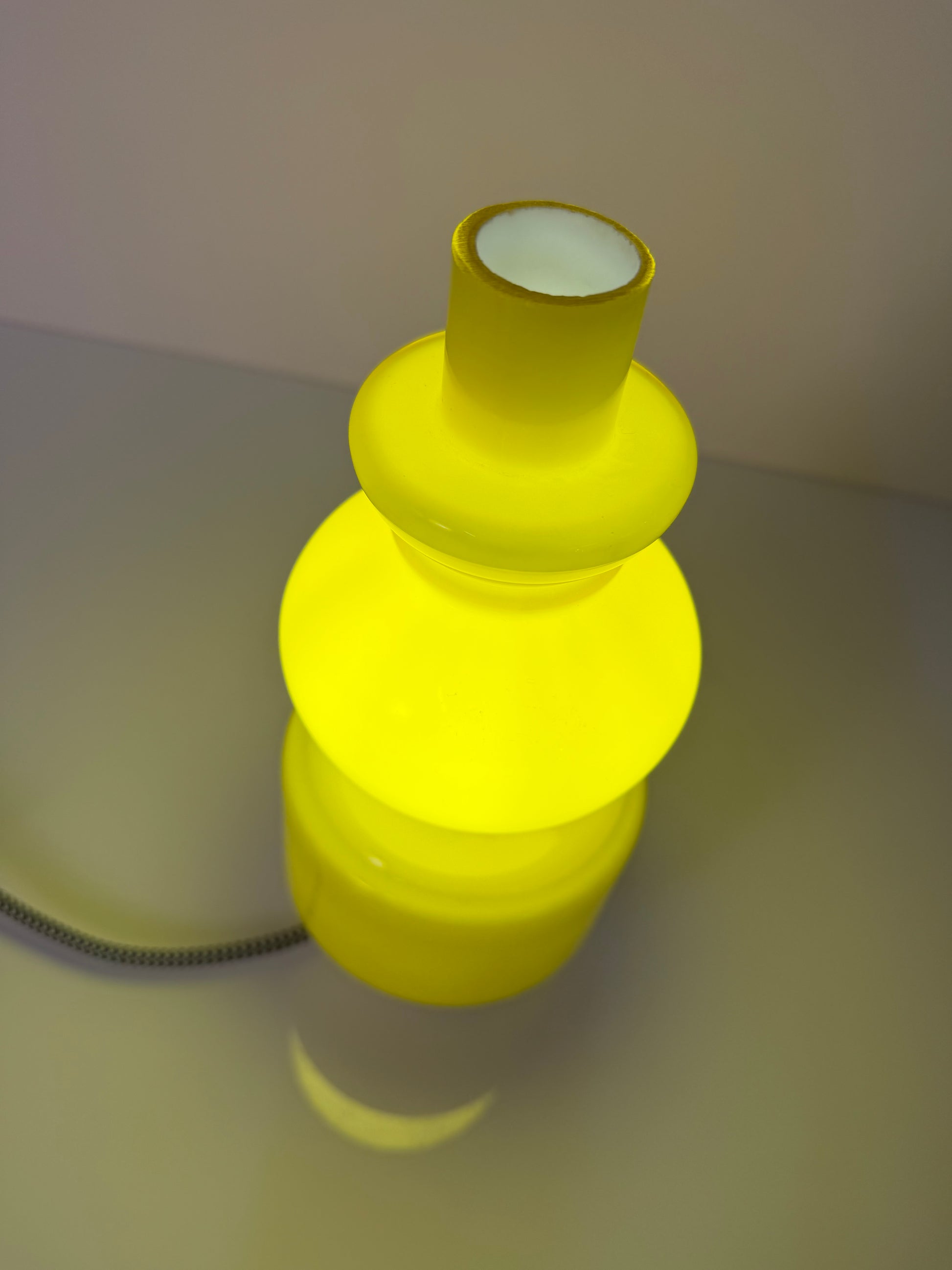 Tischlampe sonnengelb Opalglas