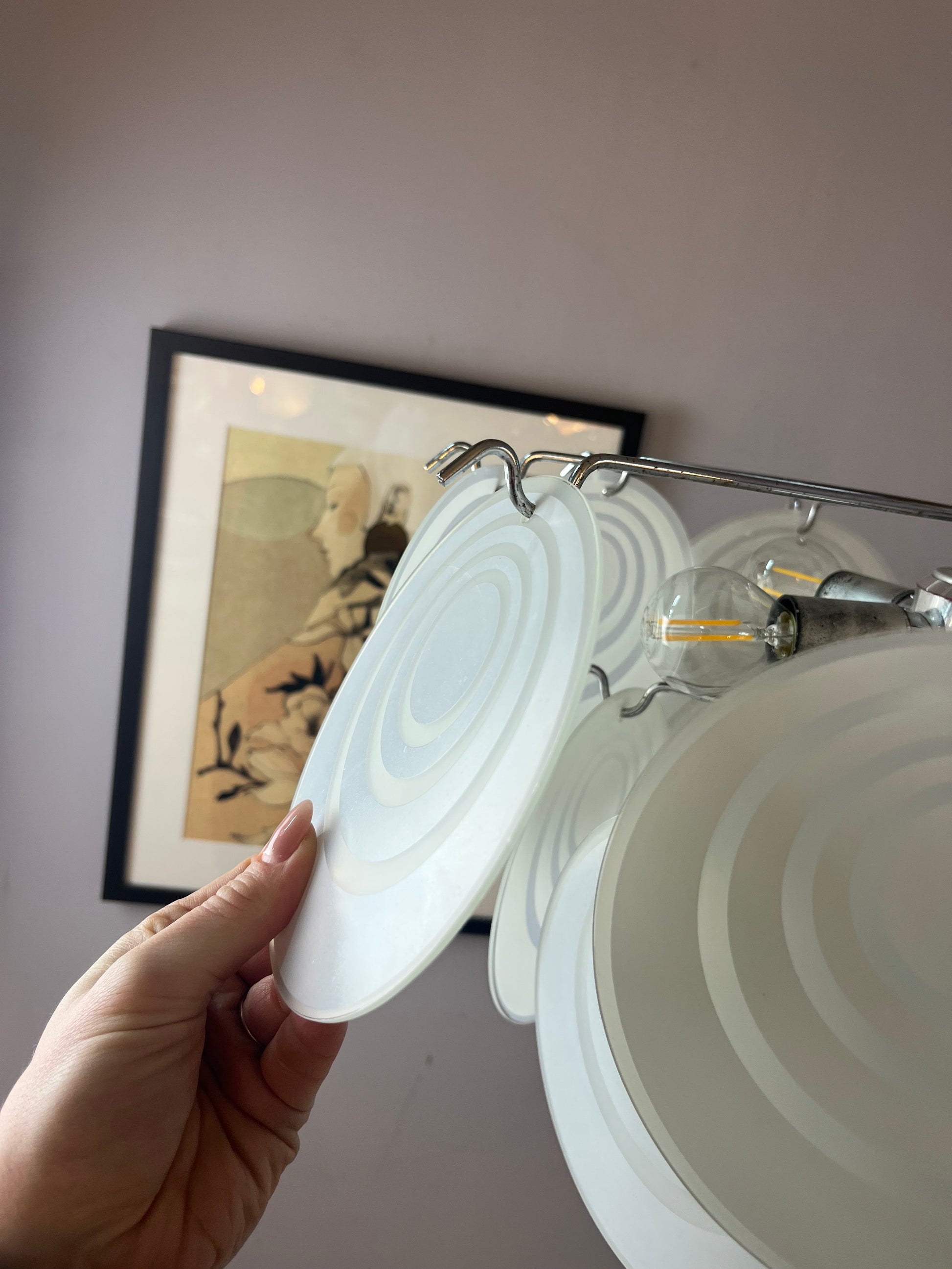 Kronleuchter weiß silber mit Glasscheiben