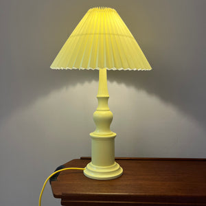 Tischlampe butteryellow neu lackiert