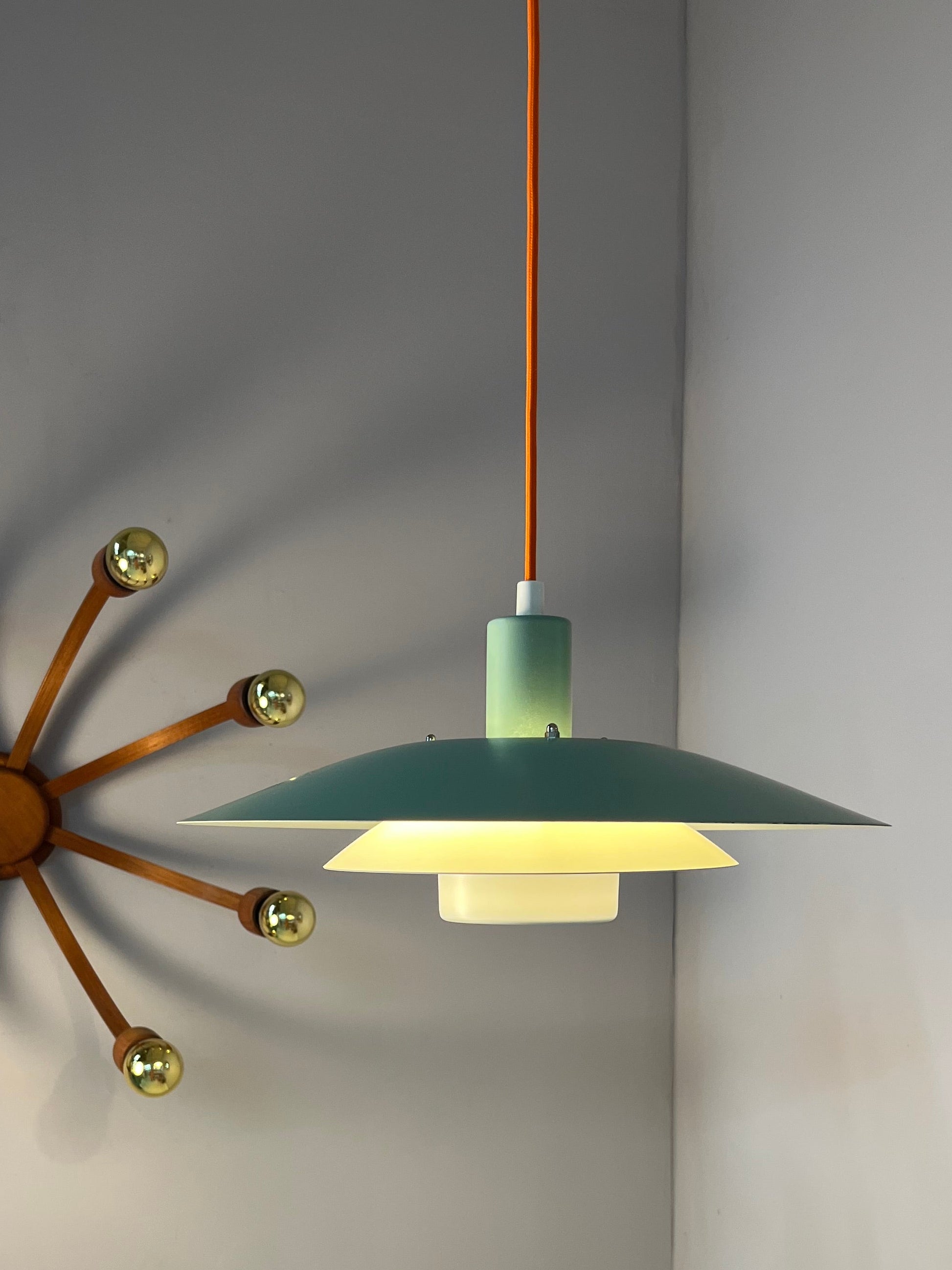 Lamellenlampe neu lackiert blaugrün von JEKA