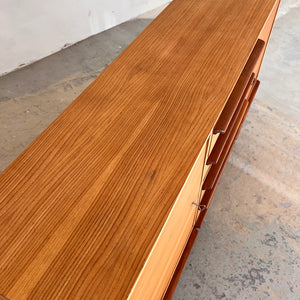 Sideboard Esche mit Schranktüren und Schubladen