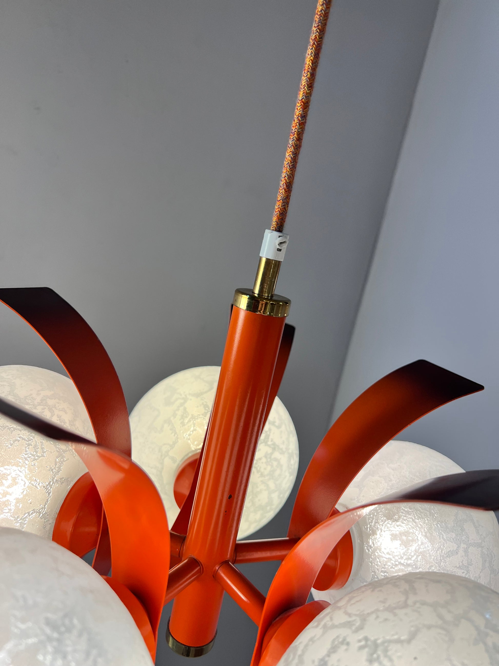 Kronleuchter weiß orange von Richard Essig