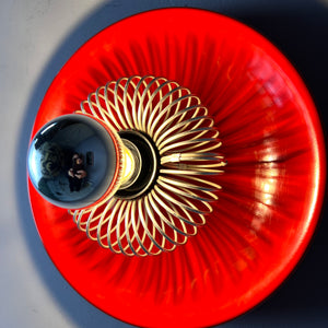 Decken-oder Wandlampe rot mit Sprirale von Elektromfem ISZ