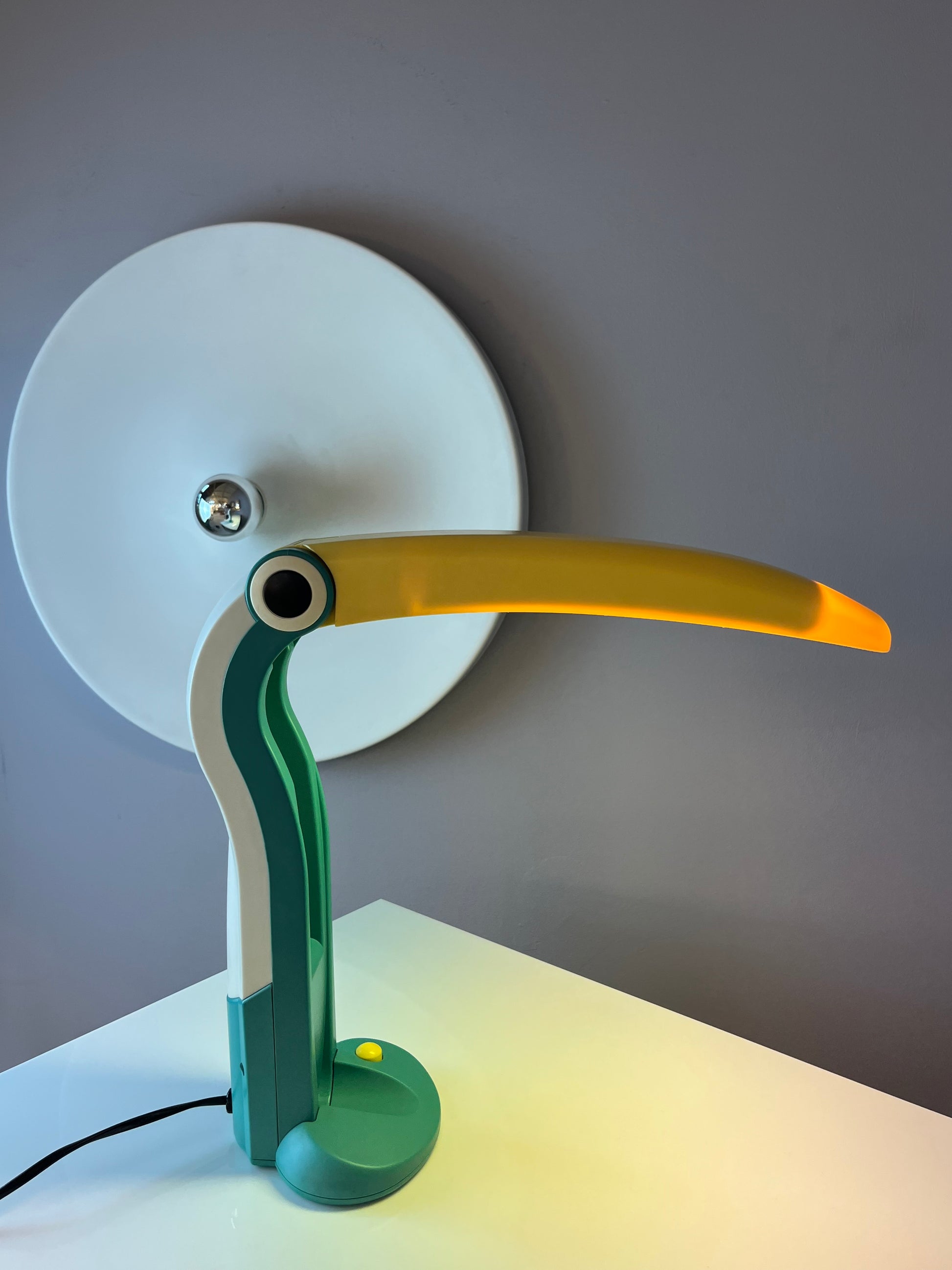 Tischlampe Toucan groß grün gelb von H.T. Huang für Huangslite