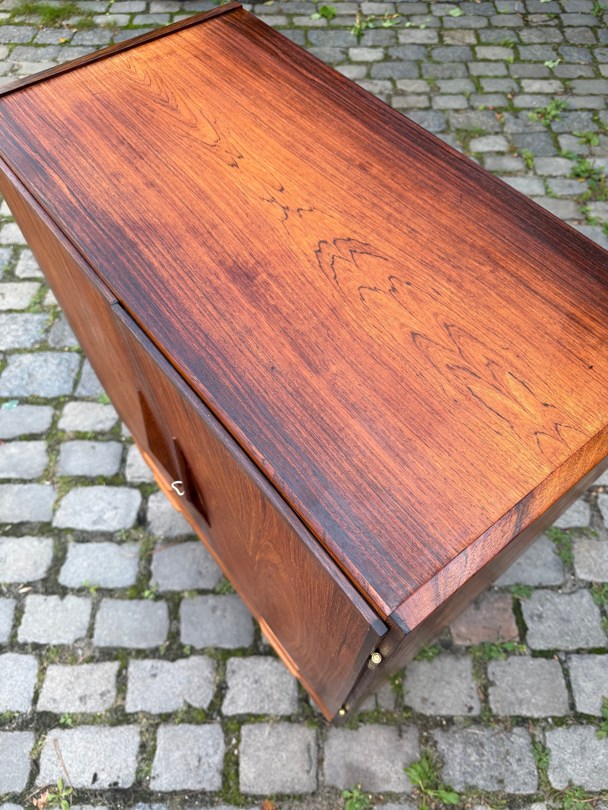 Kommodenschrank mit Flügeltüren & Schloss aus Dänemark