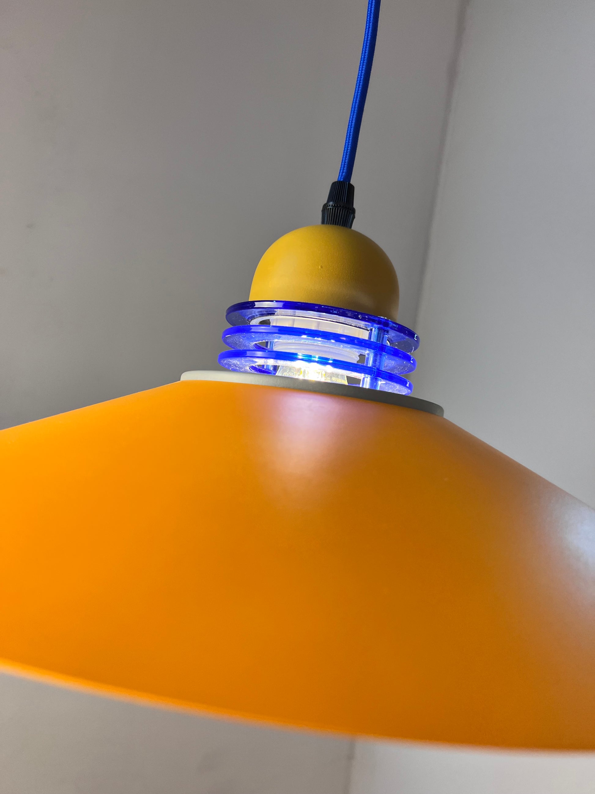 Hängelampe neu lackiert orange blau aus Dänemark
