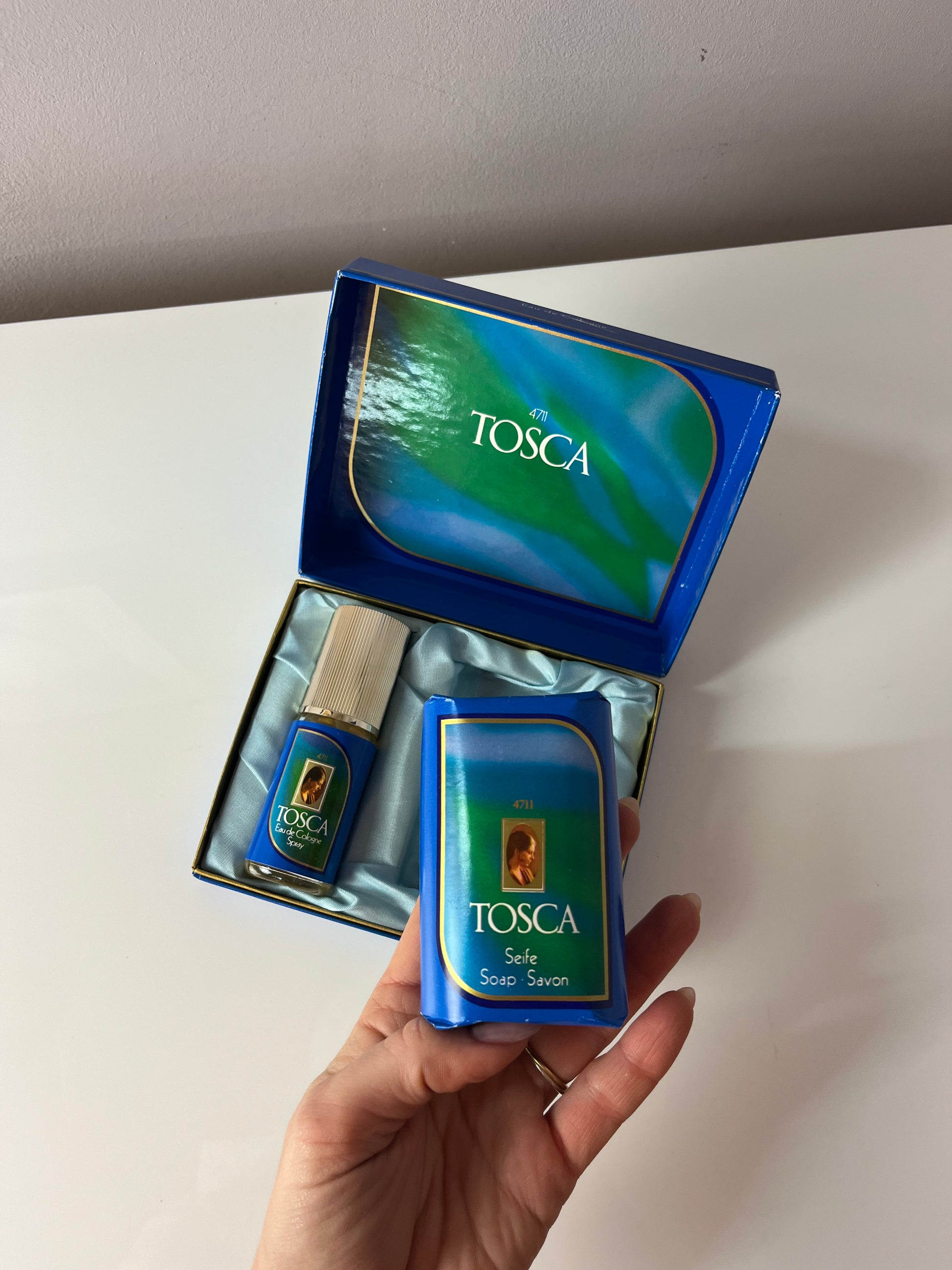 Geschenk-Set: 4711 Tosca mit Eau de Cologne + Seife