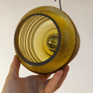 Hängelampe goldbraun Strukturglas Messing aus Dänemark