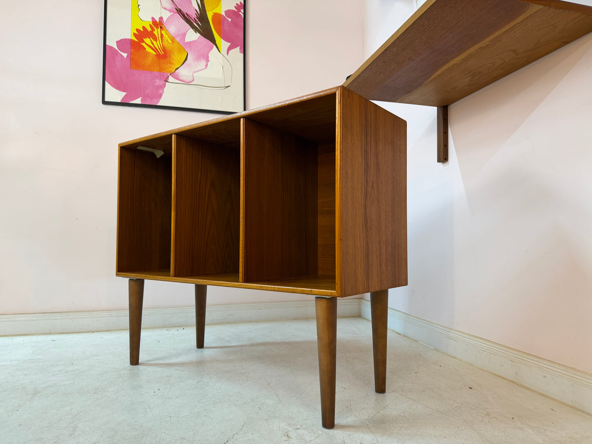 Kleines Regal Teak für Schalltplatten aus Dänemark