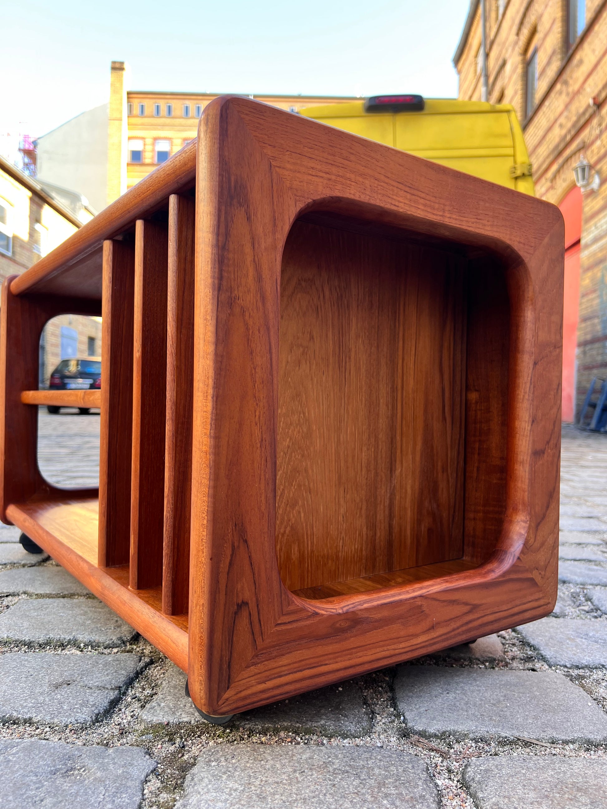 Rollwagen für Schallplatten Teak aus Dänemark