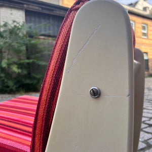 Sessel 70er pink gestreift