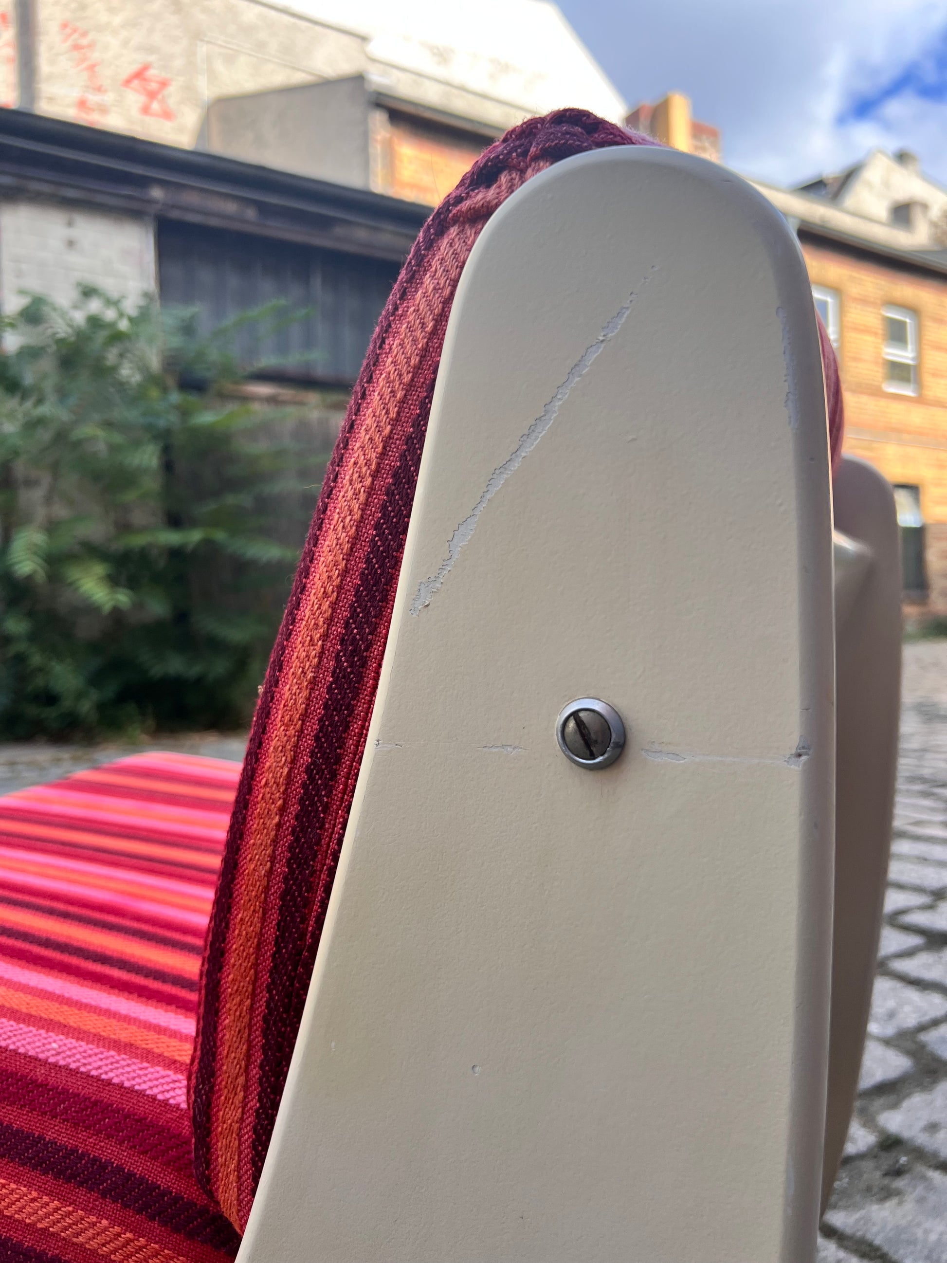 Sessel 70er pink gestreift