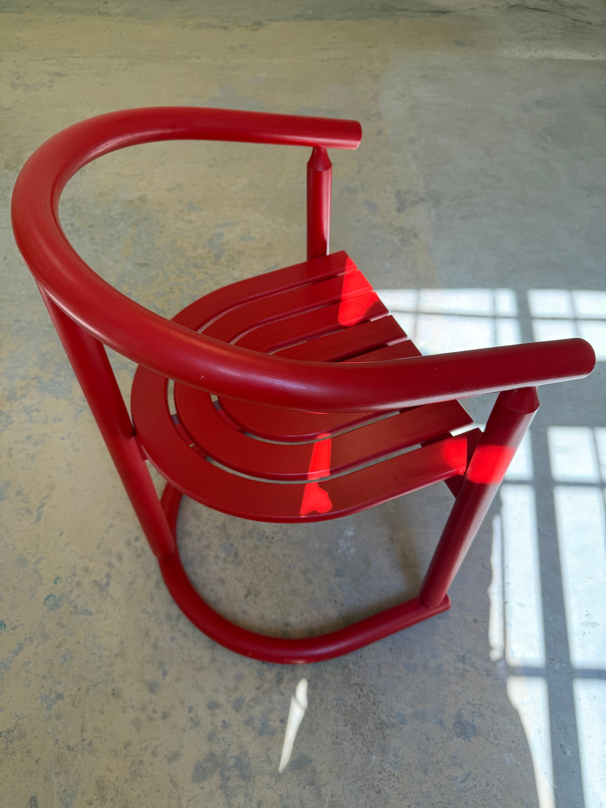 Armlehnstuhl rot von Allmilmö
