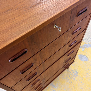 Kommode Teak mit Schloss aus Dänemark