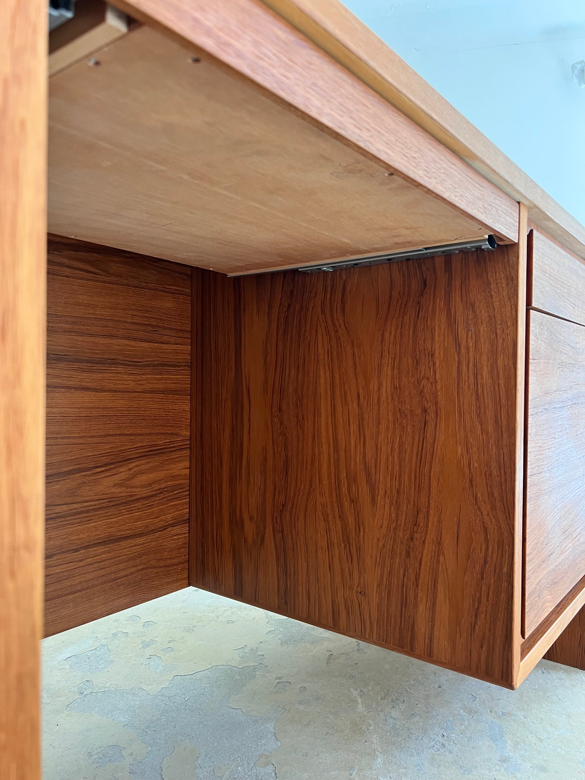Schreibtisch Teak mit extra Laptop-Fach aus Dänemark