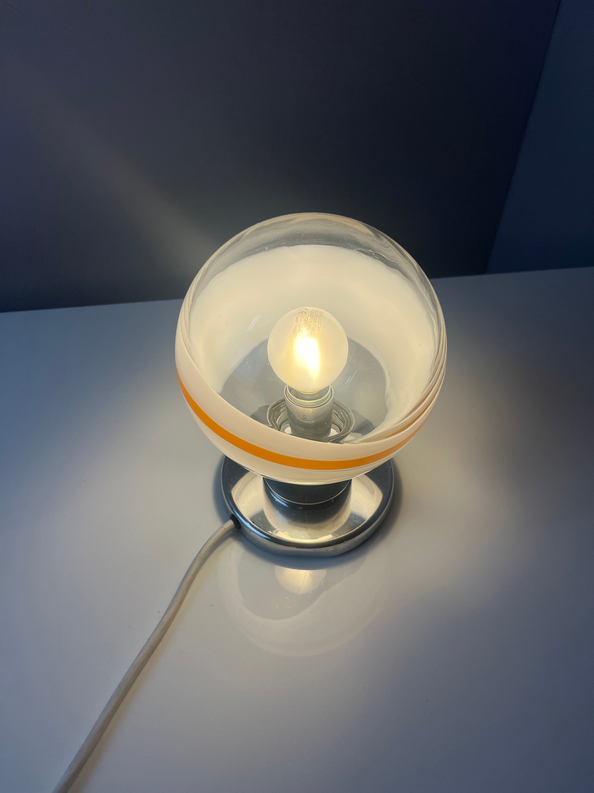 Tischlampe weiß orange Glas Chrom von Doria