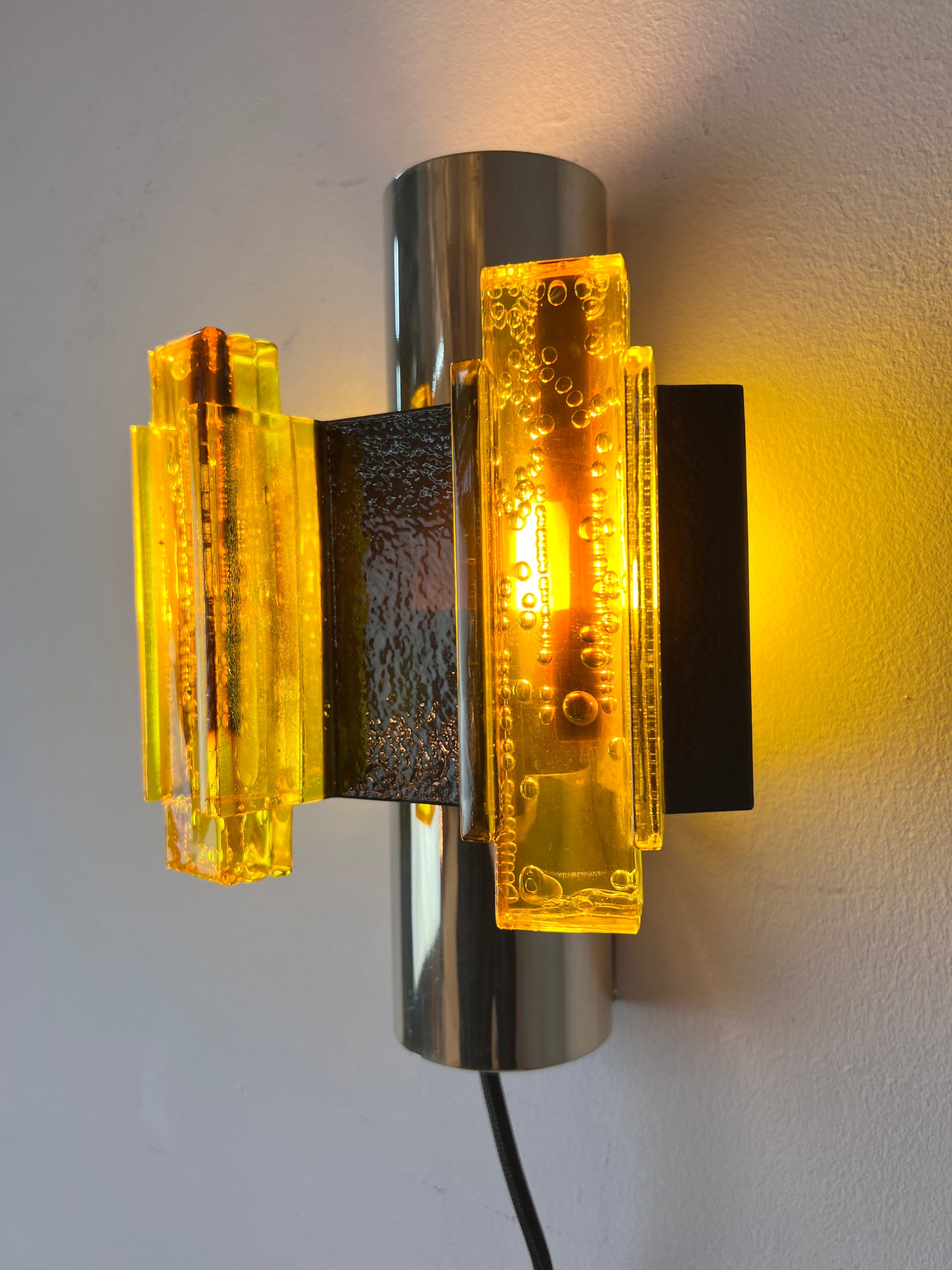 Wandlampe gelb schwarz von Claus Bolby für Cebo