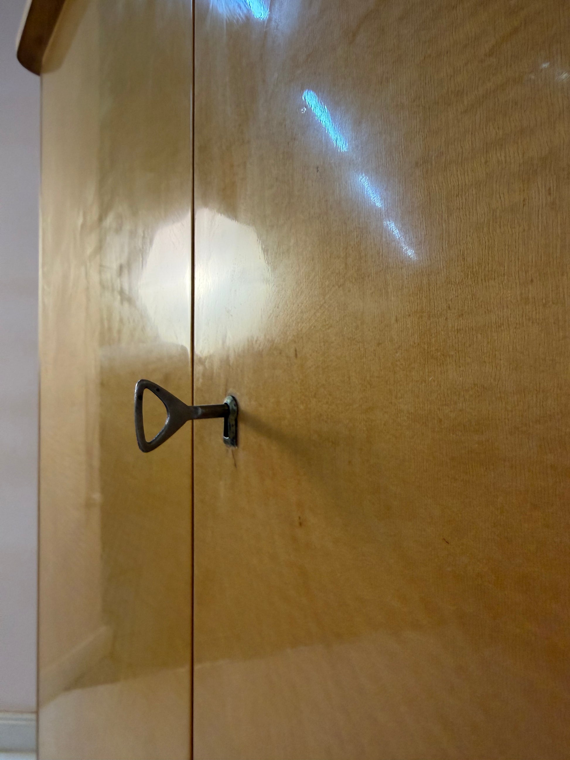 Kleiderschrank Ahorn mit Schloss aus Deutschland