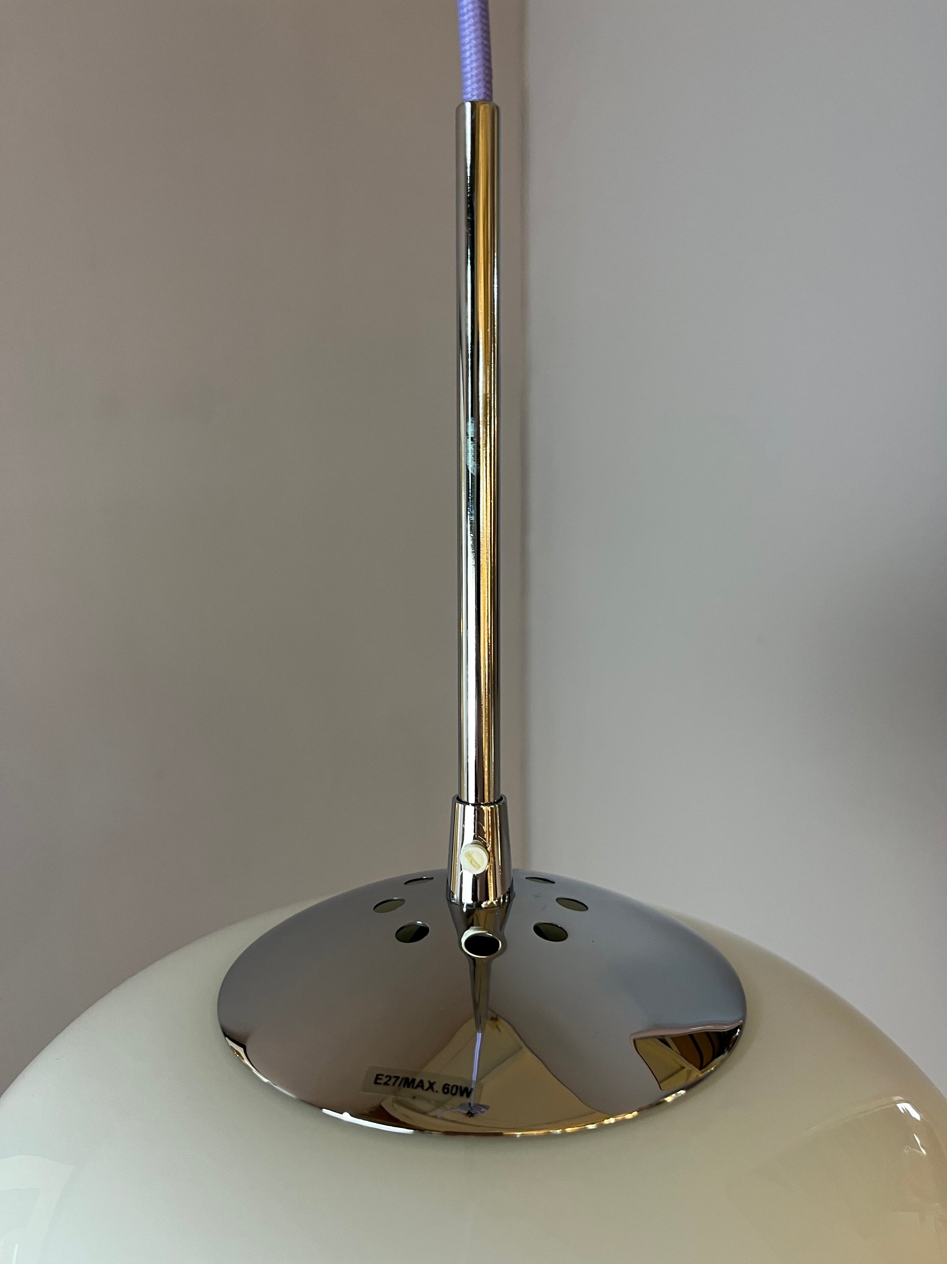 Hängelampe weiß Glas Chrom mit Stab