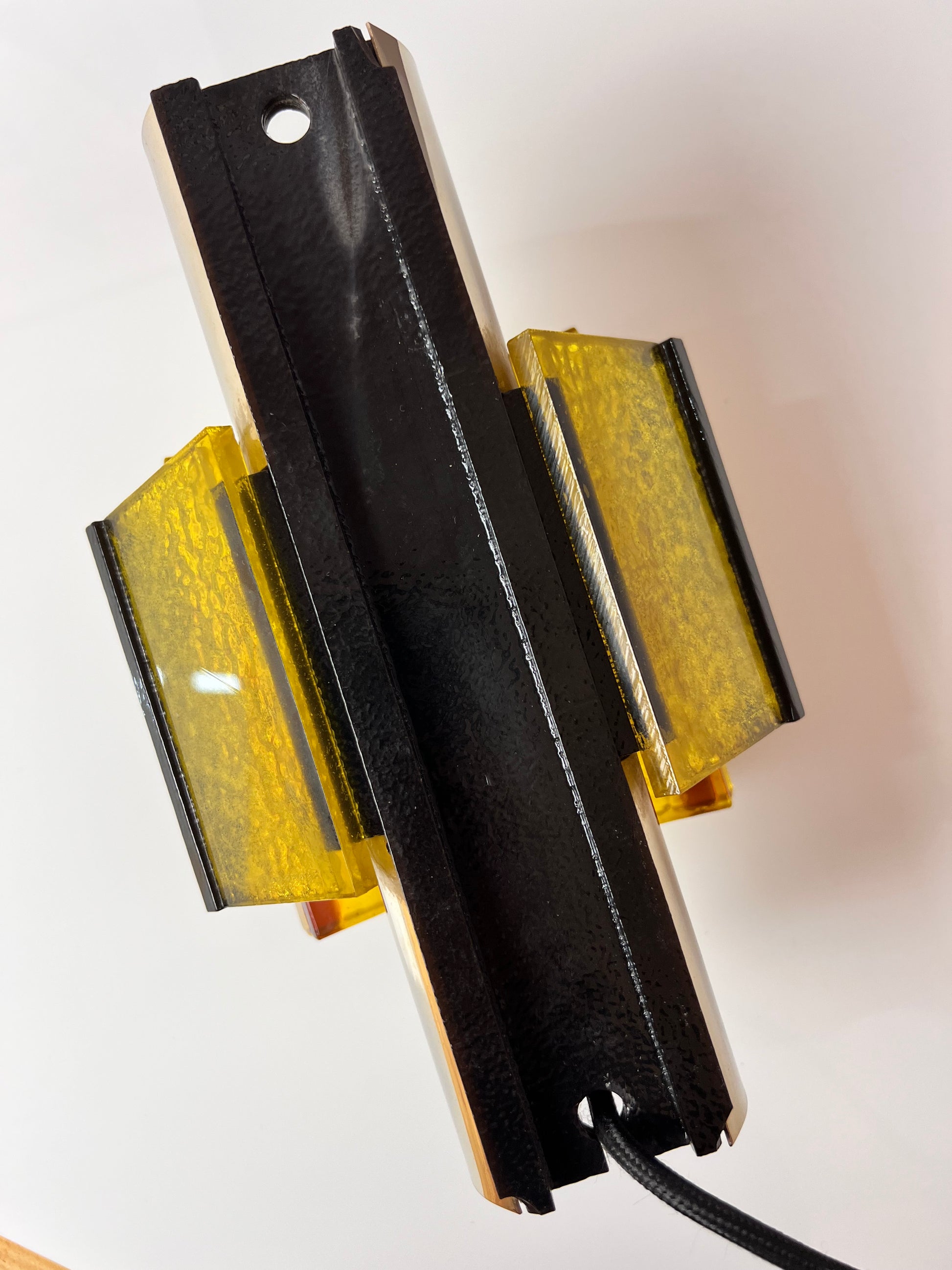 Wandlampe gelb schwarz von Claus Bolby für Cebo