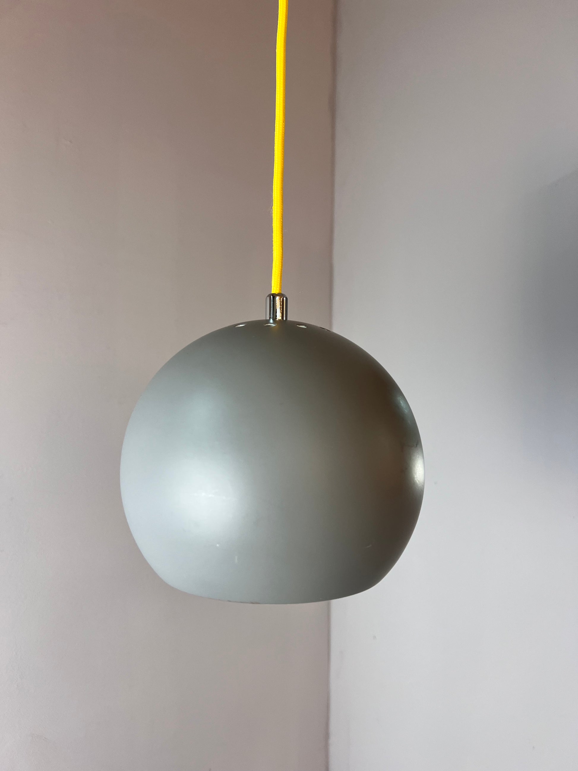 Kugellampe grau von Frandsen Dänemark