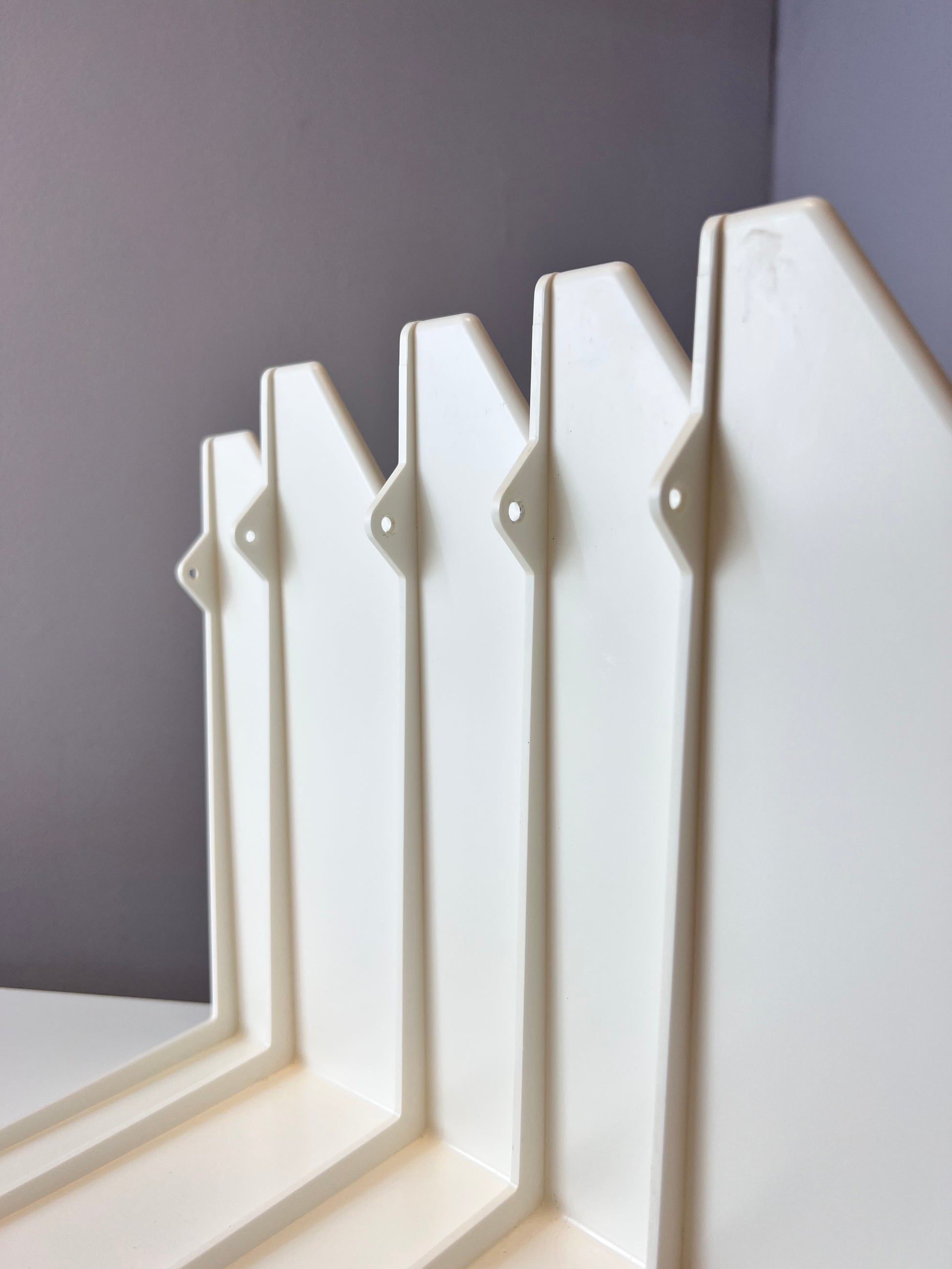 Regal "Butterfly" weiß von Paul Cadovius