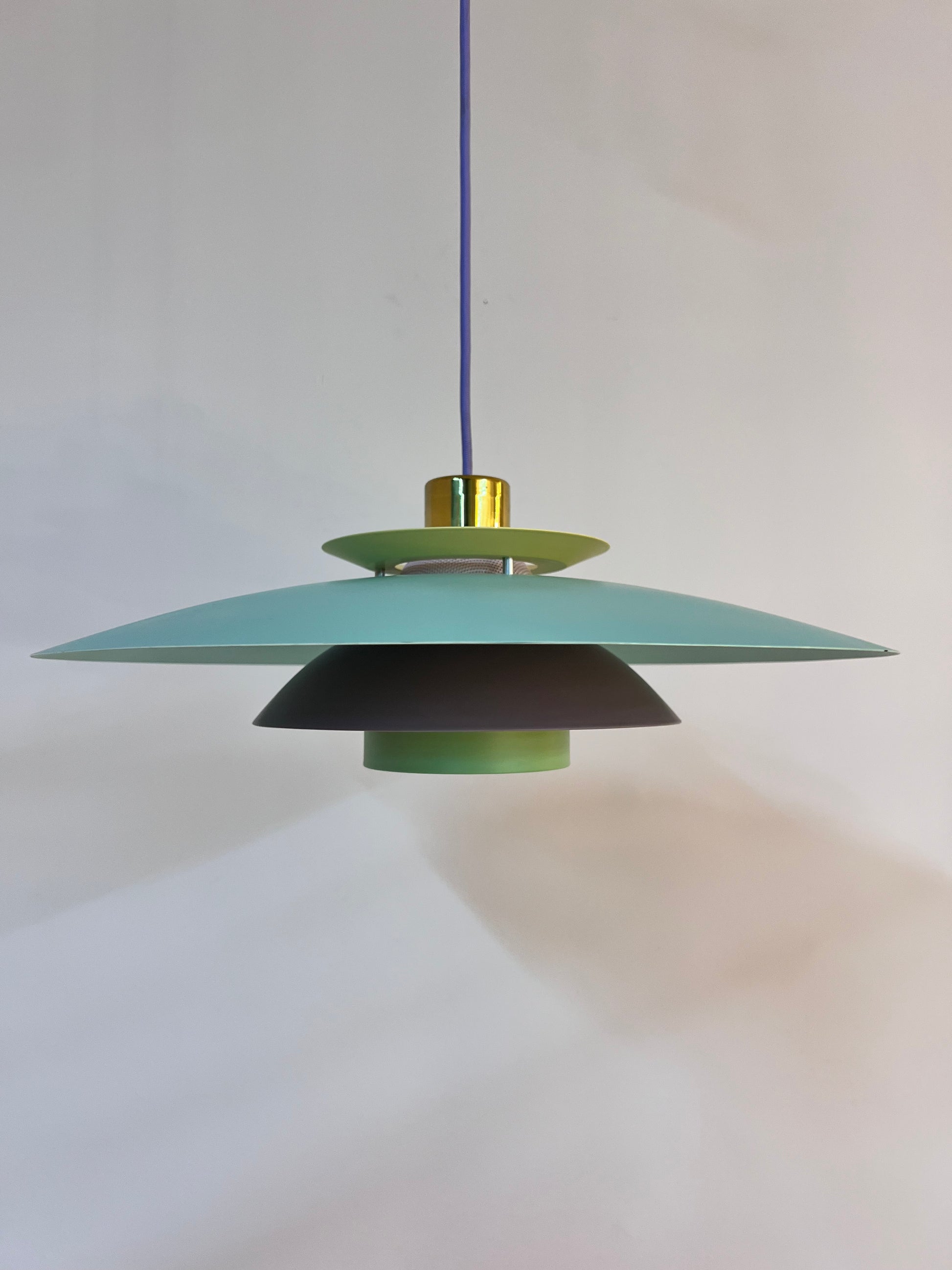 Lamellenlampe neu lackiert, Dänemark